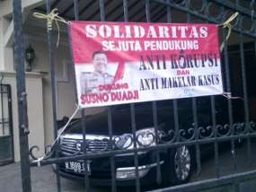 Rumah Susno Dipenuhi Spanduk Dukungan Bongkar Markus