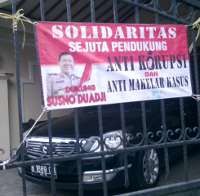 Rumah Susno Dipenuhi Spanduk Dukungan Bongkar Markus
