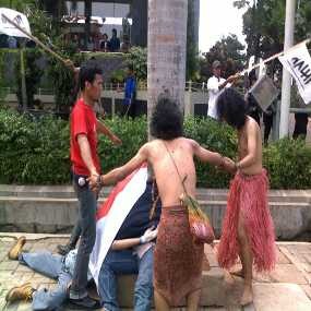 Walhi Berhasil Selamatkan Pohon di Depan KPK