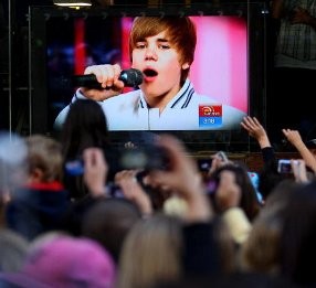 Fans Histeris, Justin Bieber Cuma Boleh Nyanyi Satu Lagu