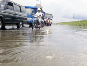 BPLS Minta Aspal di Jalan Raya Porong Dipertebal