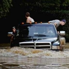 Membedakan Mobil Yang Terserang Banjir