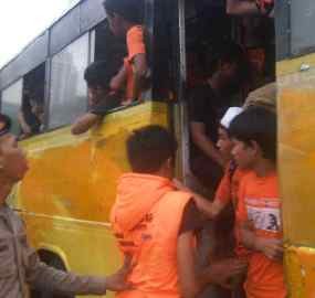 Polisi Sita Batu dan Benda Tajam Milik The Jakmania