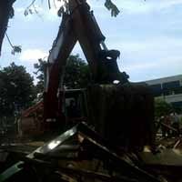 PT KA Kembali Tertibkan Bangunan di Sepanjang Rel 