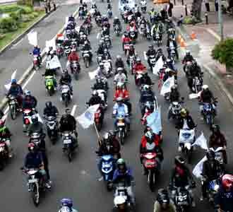 Iring-iringan Buruh Menuju Istana