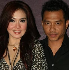 Anang & Syahrini Didukung Ribuan Fans Untuk Pacaran