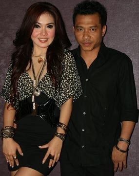 Anang & Syahrini Didukung Ribuan Fans Untuk Pacaran