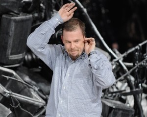 Fakta Baru Kematian Desainer Alexander McQueen