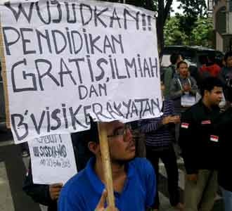 Menuntut Pendidikan Gratis