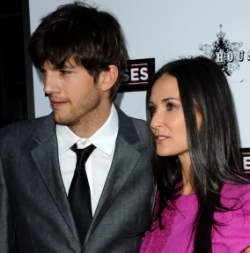 Nikahi Ashton Kutcher Membuat Demi Moore Seksi