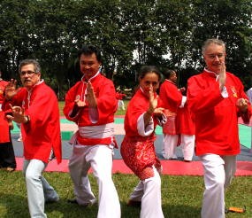 Ciaaaat! Dino Patti Djalal Adu Silat