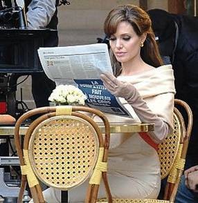 Angelina Jolie Tolak Duduk Bareng Obama