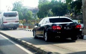 Datangi Polsek Mampang, Mensos Siap Ditilang