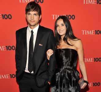 Kemesraan Demi Moore-Ashton