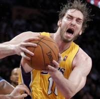 Kobe-Gasol Bawa Lakers Unggul 2-0
