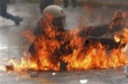 Demo di Yunani Berakhir Rusuh, 3 Tewas