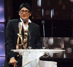 Tio Pakusadewo Anggap Piala Tak Penting