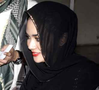 KD Berkerudung Hitam