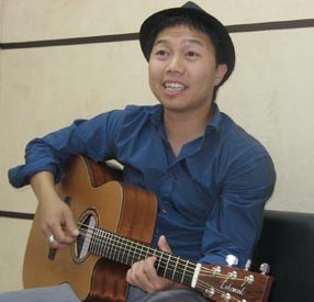 Sandhy Sondoro Siap Mendunia Dengan Lagu Diane Warren