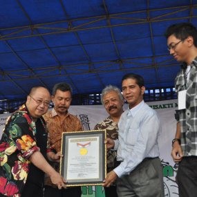 Panther Peminum Minyak Jelantah Diganjar Rekor MURI