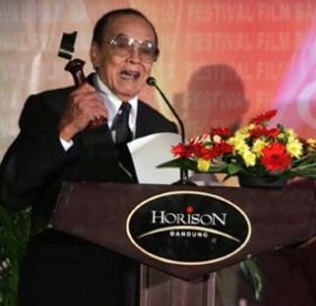 Hujan Gerimis Iringi Pemakaman Abah Us Us