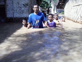 Ratusan Rumah Masih Digenangi Air Setinggi 1,5 Meter