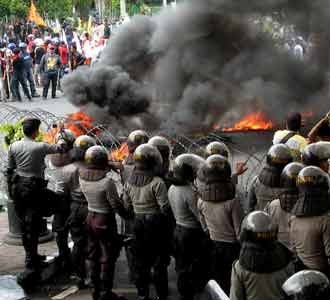 Demo Rusuh di Sragen