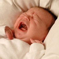 Perbedaan Pijat Bayi Tradisional dan Modern
