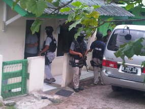 Densus 88 Rekonstruksi Teroris Pejaten, Puluhan Warga Menyemut