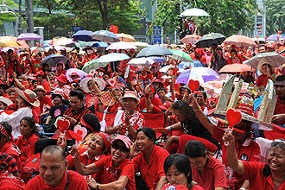 Demonstran Thailand Abaikan Deadline PM Abhisit Untuk Bubarkan Diri