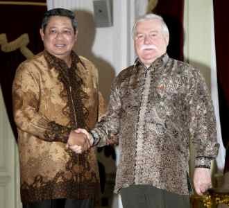 SBY Menerima Mantan Presiden Polandia