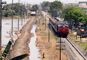 Pasuruan Diterjang Banjir, 2 KA Tertahan di Stasiun