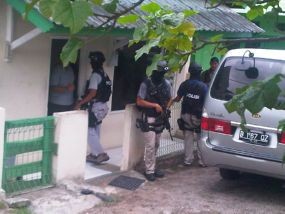  Polisi Olah TKP Rumah Eman di Cikampek