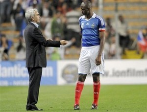 Vieira Tuding Domenech Tak Berkelas