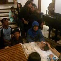 Boediono dan Bachtiar Chamsyah Ikut Melayat Iken Nasution