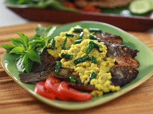 Resep Ikan: Ikan Mas Bumbu Kemiri
