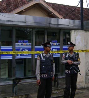 Mesin ATM BCA Digerayangi Pencuri