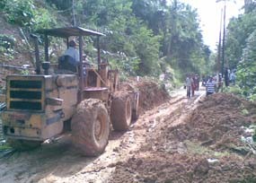1 Warga Terluka Akibat Tertimpa Tiang Listrik