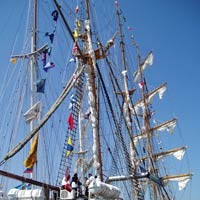 Misi KRI Dewaruci Hebohkan Kota Volos, Yunani