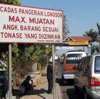 Khawatir Terjadi Longsor Susulan, Warga Mulai Mengungsi