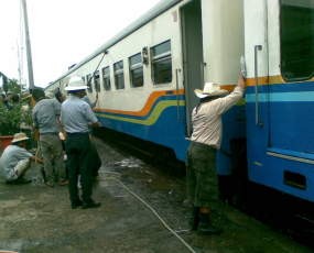 Stasiun Tawang Terendam Banjir, KA Bangun Karta Tertahan 6 Jam