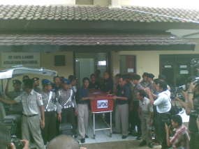 Jenazah Saptono Diberangkatkan ke Lebak Untuk Dimakamkan