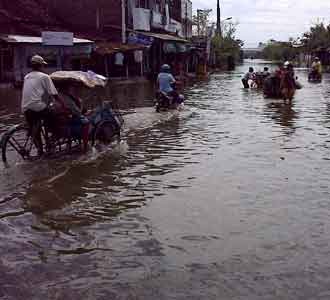Jalan di Semarang Tergenang