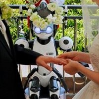 Robot Pimpin Upacara Pernikahan 