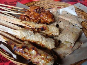 Ketagihan Sate Lilit Klungkung