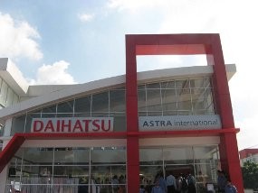 Daihatsu Sajikan Cat Mobil Super Cepat