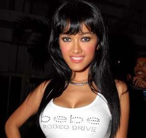 Gaet Inul, Jupe Ingin Seksi dan Sensual Bak Shakira