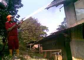 Sarang Walet Dilalap Api, Dua Penjaga Rumah Alami Luka Bakar