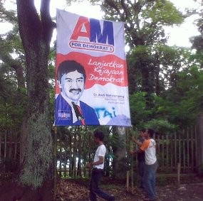 Puluhan Spanduk AM di Jalan Siliwangi Dirusak