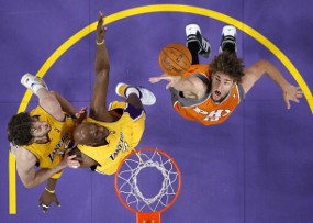 Kembali Tundukkan Suns, Lakers Unggul 2-0